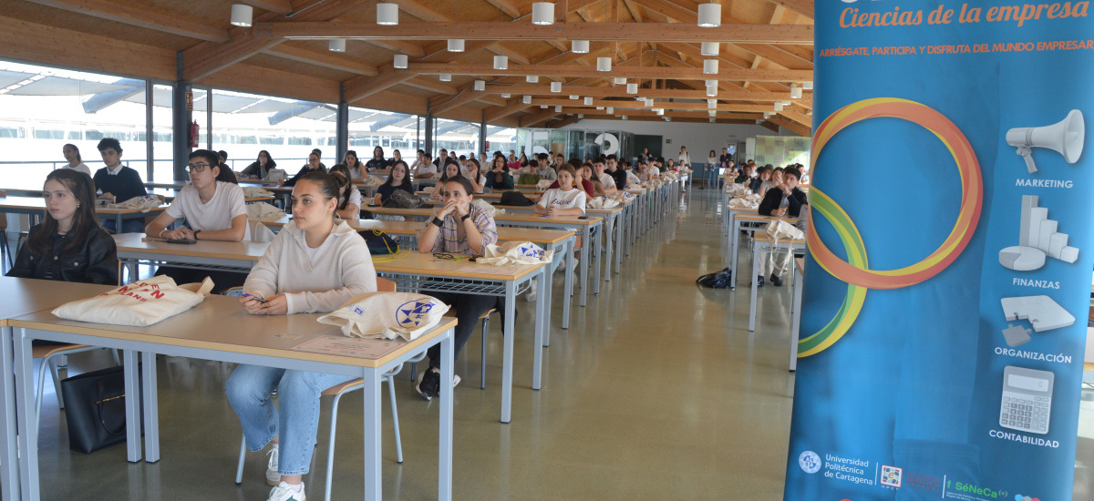 Más de 100 preuniversitarios de la Región miden sus conocimientos en la Olimpiada de Ciencias de la Empresa 